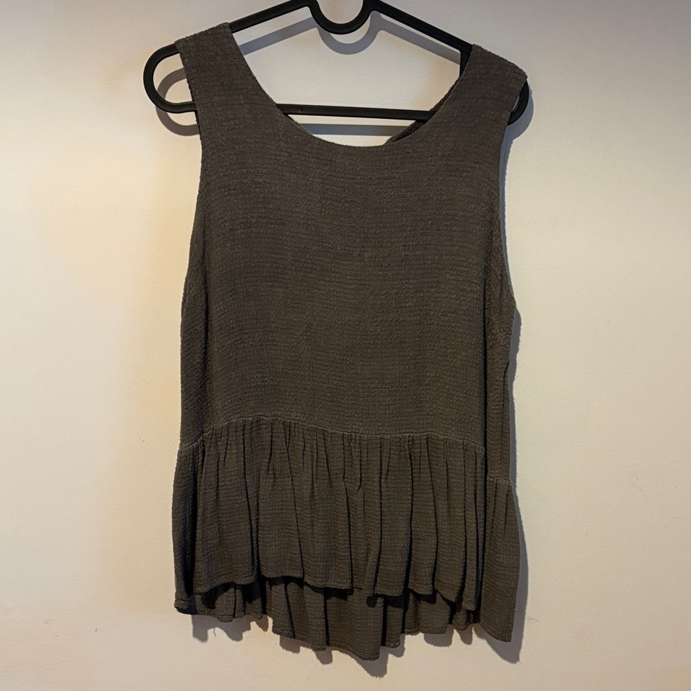 Chic Sleeveless Ruffle Hem Tank Top - Gray